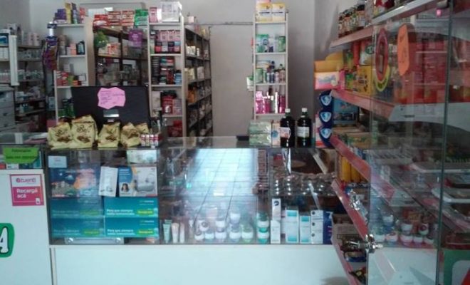 Pareja con una niña intentaron robar farmacia en Alem
