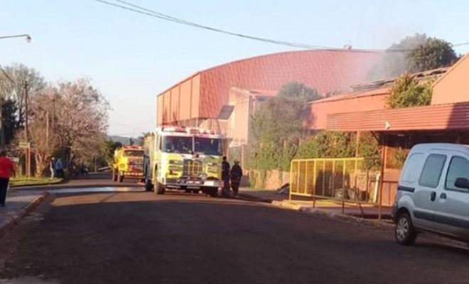 Bomberos combatieron principio de incendio en el IES