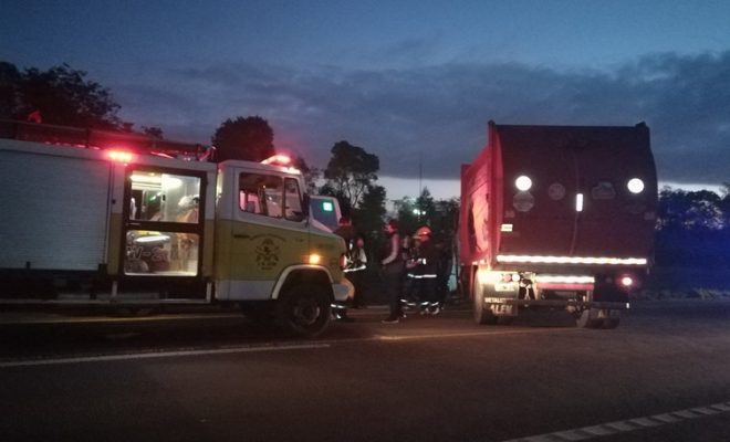 Motociclista colisionó contra camión compactador municipal en ruta 14