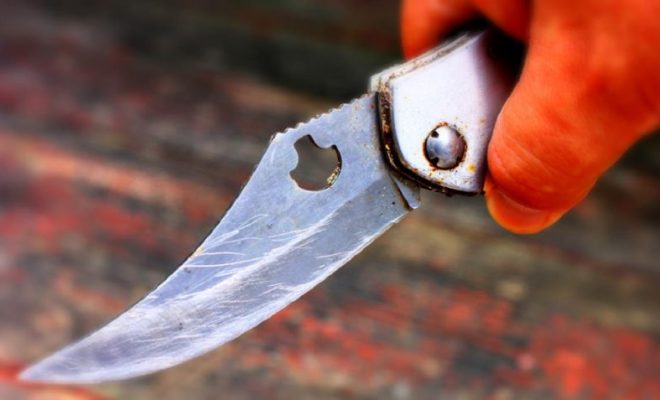 Dudosa y salvaje agresión con arma blanca por calle Posadas